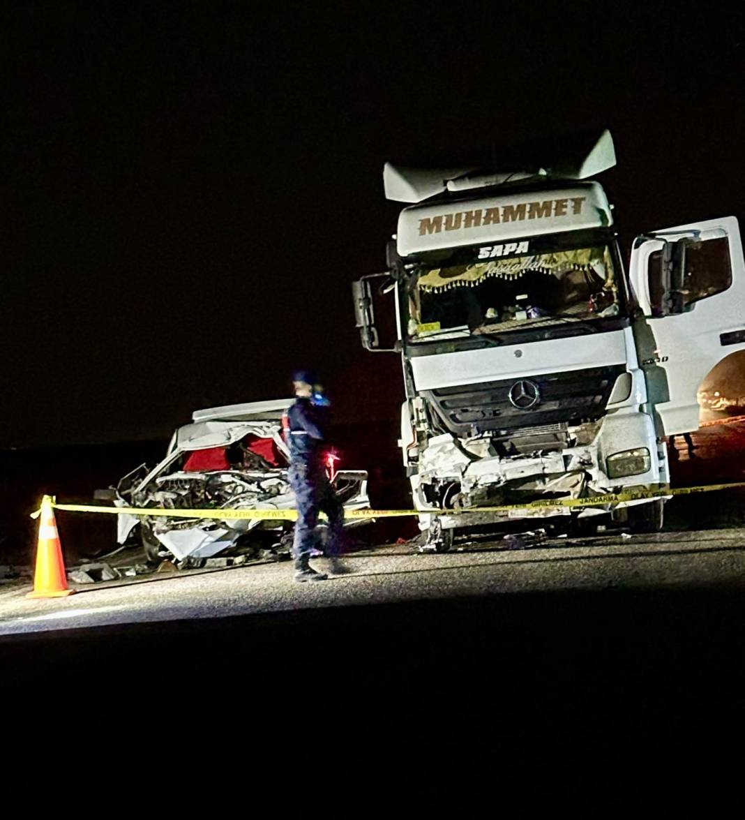 Konya’da 15 gün önce aldığı otomobil mezarı oldu! Toprağa verildi 9